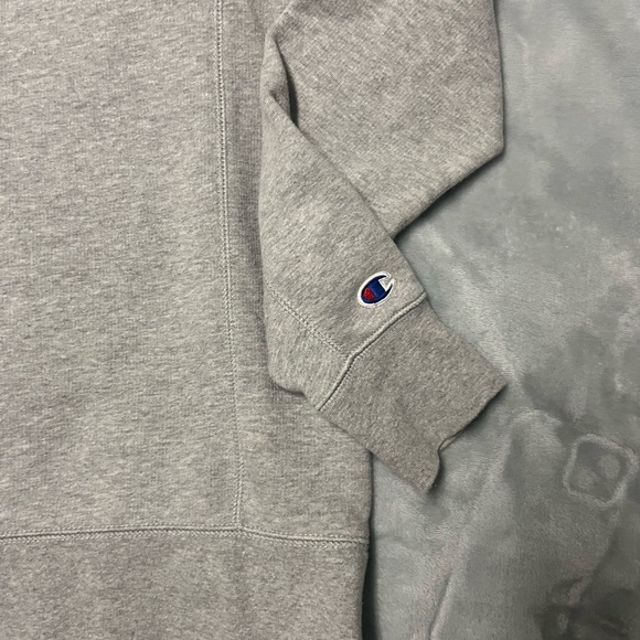 🌸Champion Gray Crew Neck Sweater - Picture 2 of 5